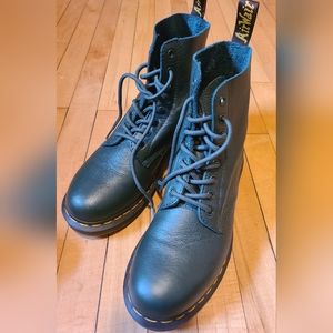 Dr. Martens 1460 Pascal boots